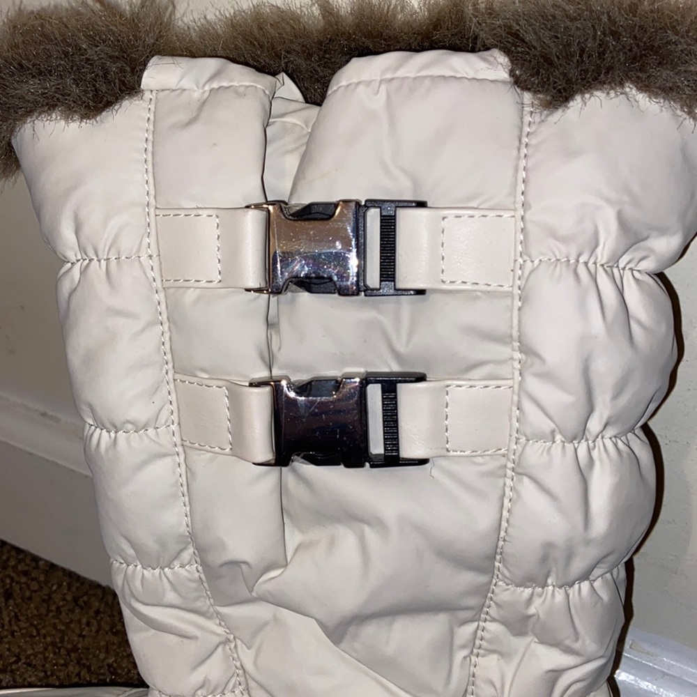 Waterproof Totes boots.